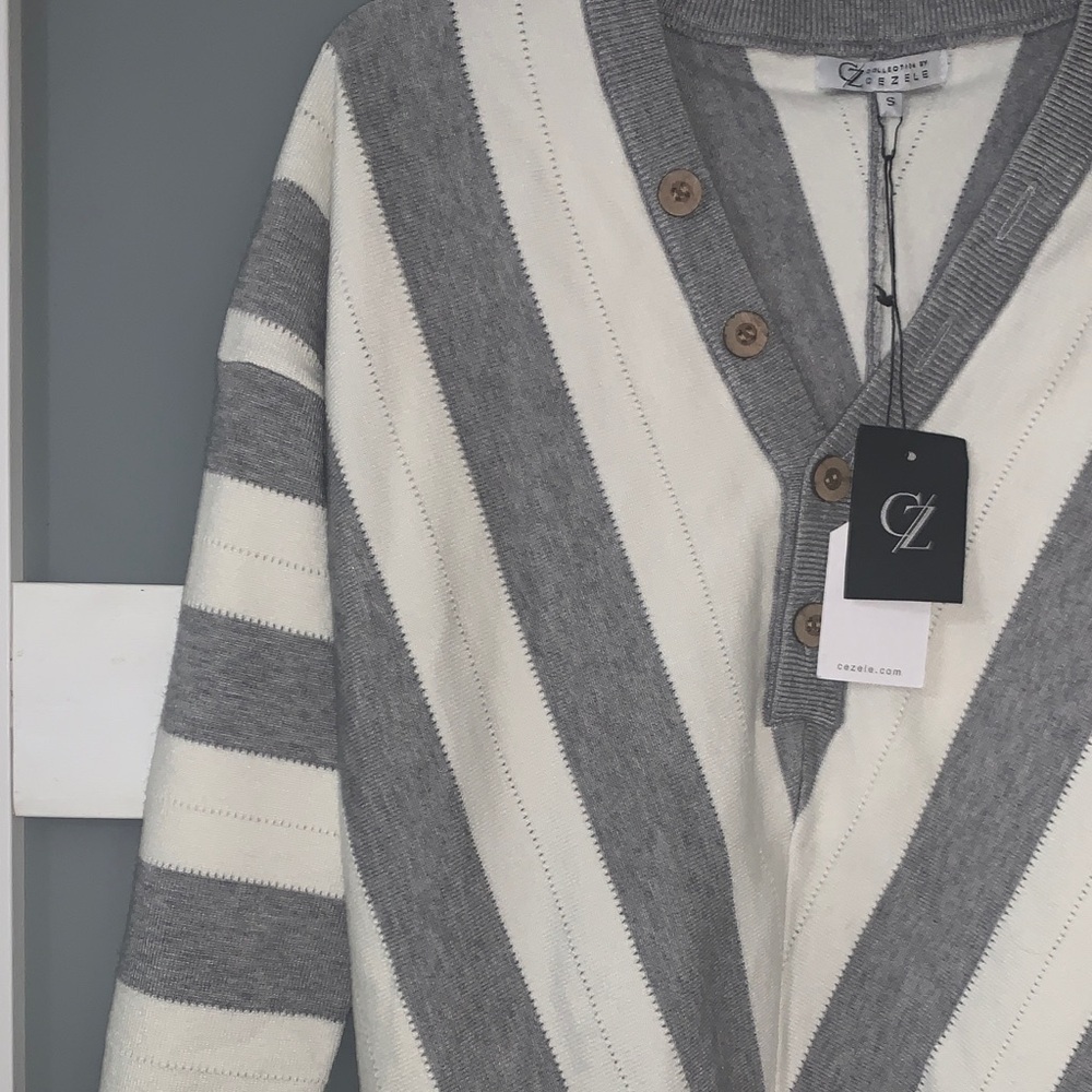 Chic V-Neck Gray and White Striped Sweater - Picture 3 of 5